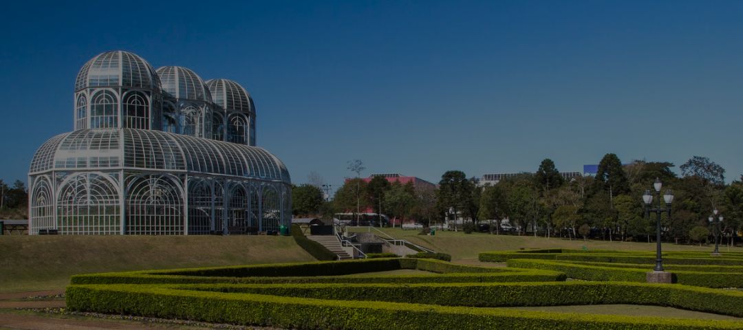 Background da área de busca da Home Foto panorâmica do Jardim Botânico de Curitiba
